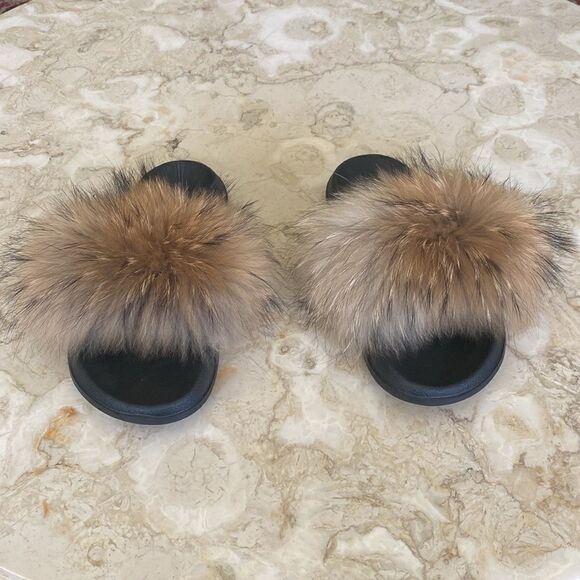 NEW! Genuine Raccoon Fur Fluffy Slide Sandals - Picture 2 of 9